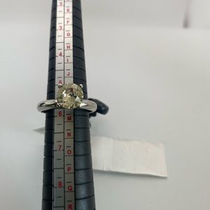 Women diamond ring Oscar la de renta